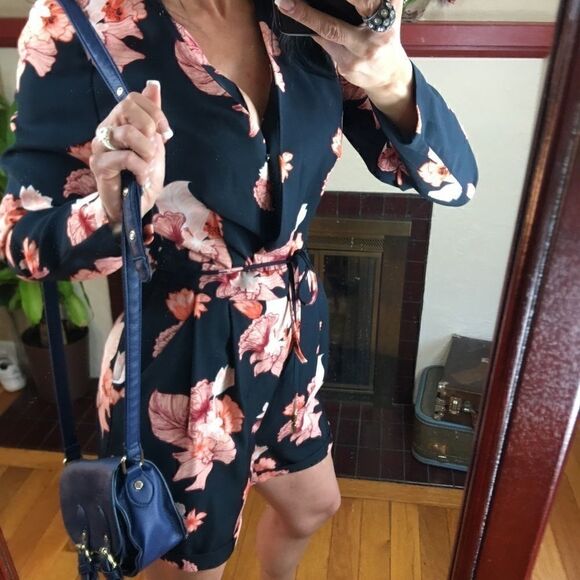 H&M floral super sexy jumper shorts - Picture 3 of 8